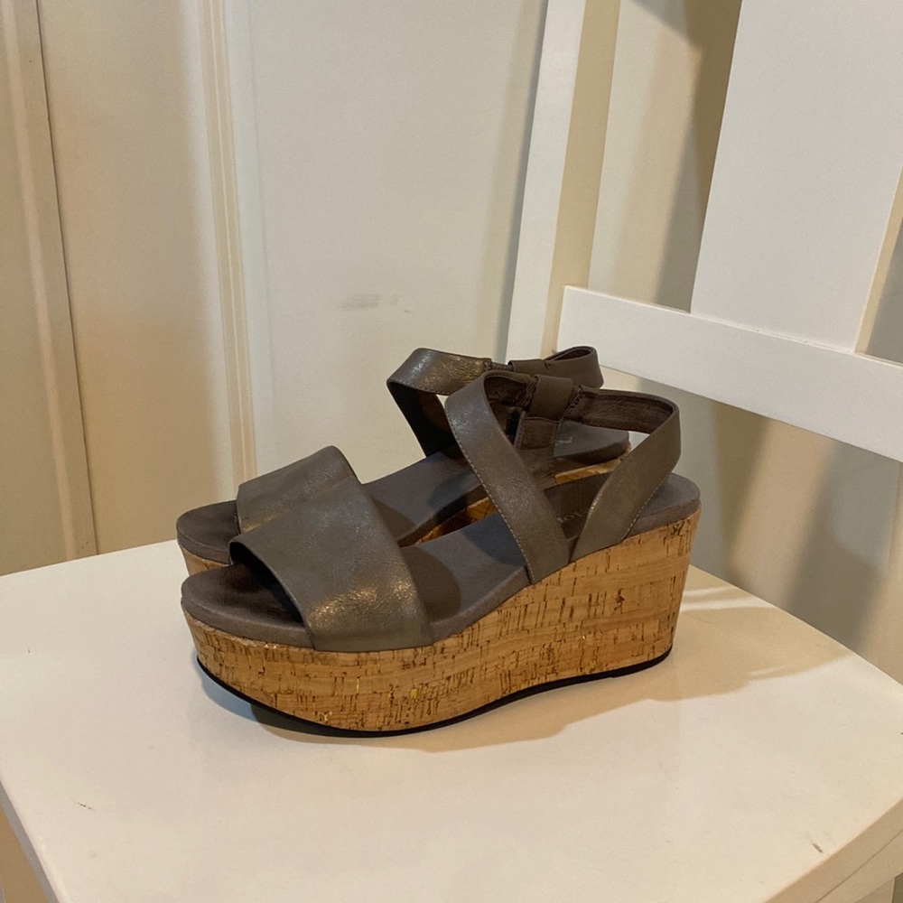 Antelope wedge sandals
